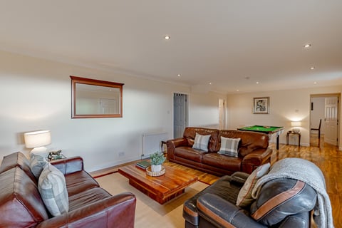 Lounge seating with mirror above