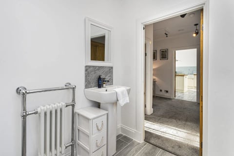 Traditional radiator and basin with drawers