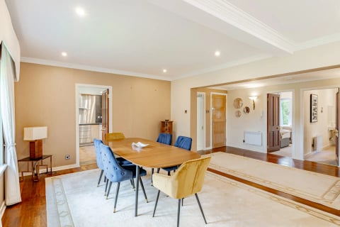 Dining space flowing into the sitting room