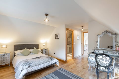Double bedroom with en-suite and silver dresser