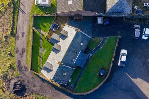 Aerial plan view of the cottage, deck and gardens