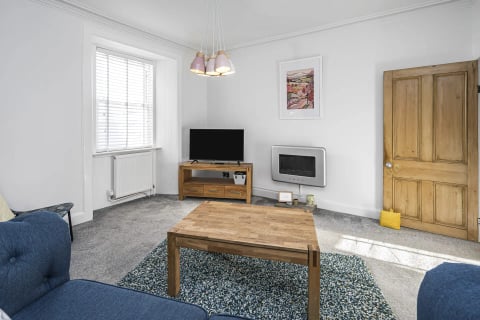 Lounge with TV, silver fire and pink pendant cluster