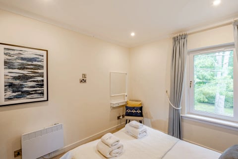 Guest bedroom with mirror and towels on the bed