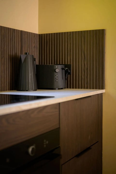 Kettle and toaster on the kitchenette worktop
