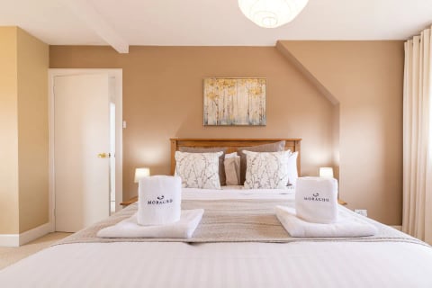 King bedroom with Mòrachd towels laid on the bed