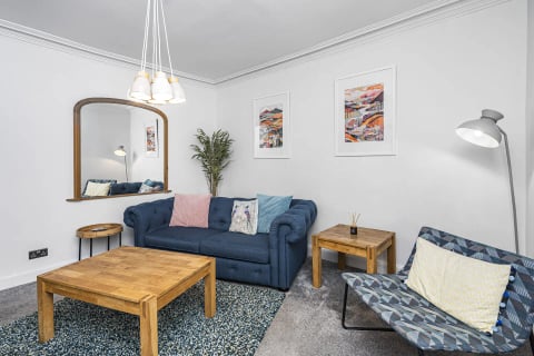 Lounge with arched mirror and palm